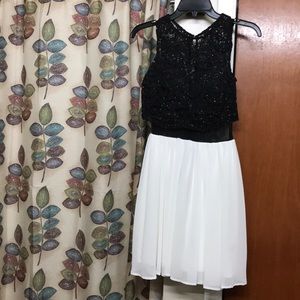 Black and white city studio size 1 dress